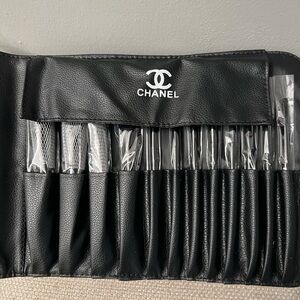 CHANEL Luxurious Black Brush Collection